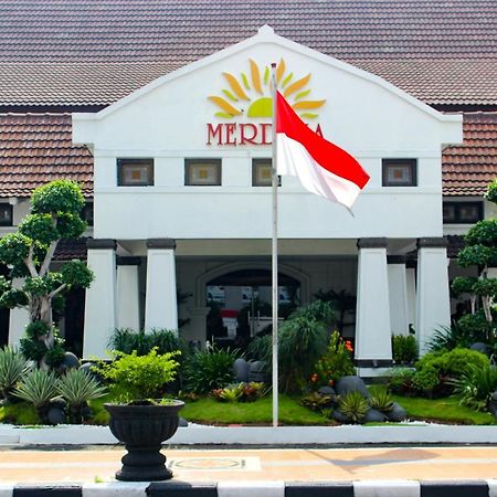 Hotel Merdeka Kediri Kediri  Zewnętrze zdjęcie