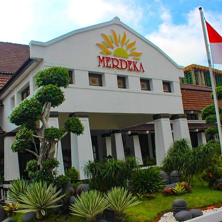 Hotel Merdeka Kediri Kediri  Zewnętrze zdjęcie