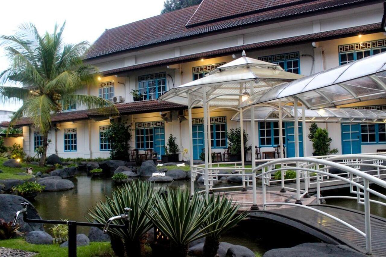 Hotel Merdeka Kediri Kediri  Zewnętrze zdjęcie