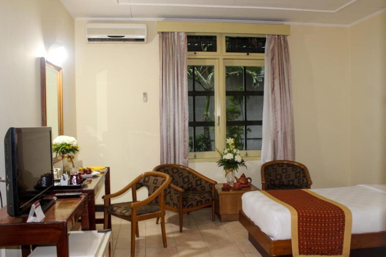 Hotel Merdeka Kediri Kediri  Zewnętrze zdjęcie