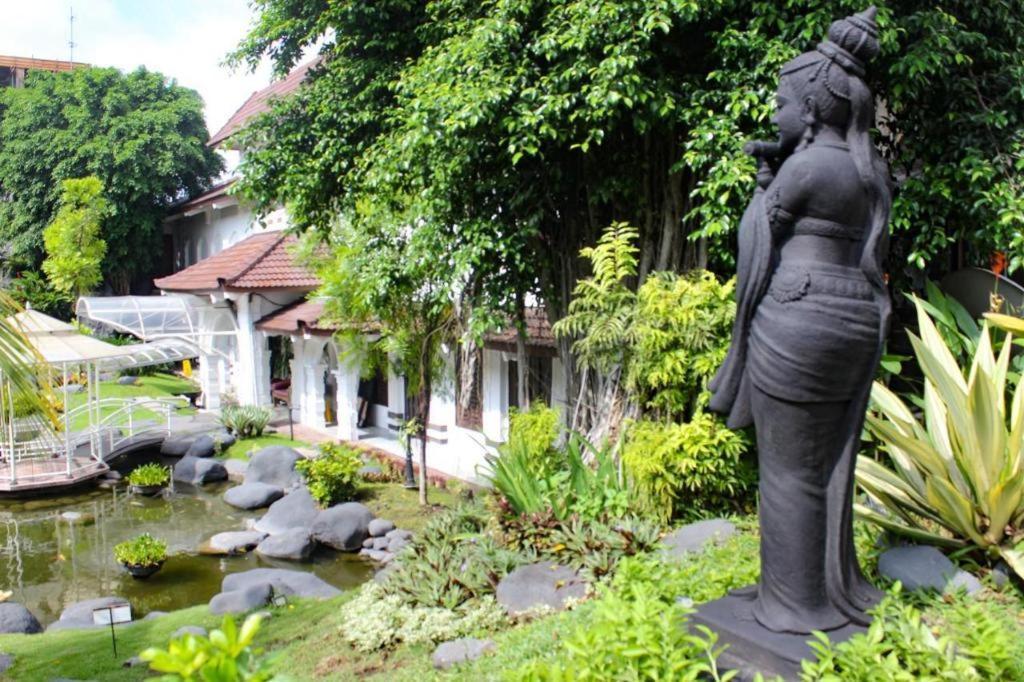 Hotel Merdeka Kediri Kediri  Zewnętrze zdjęcie