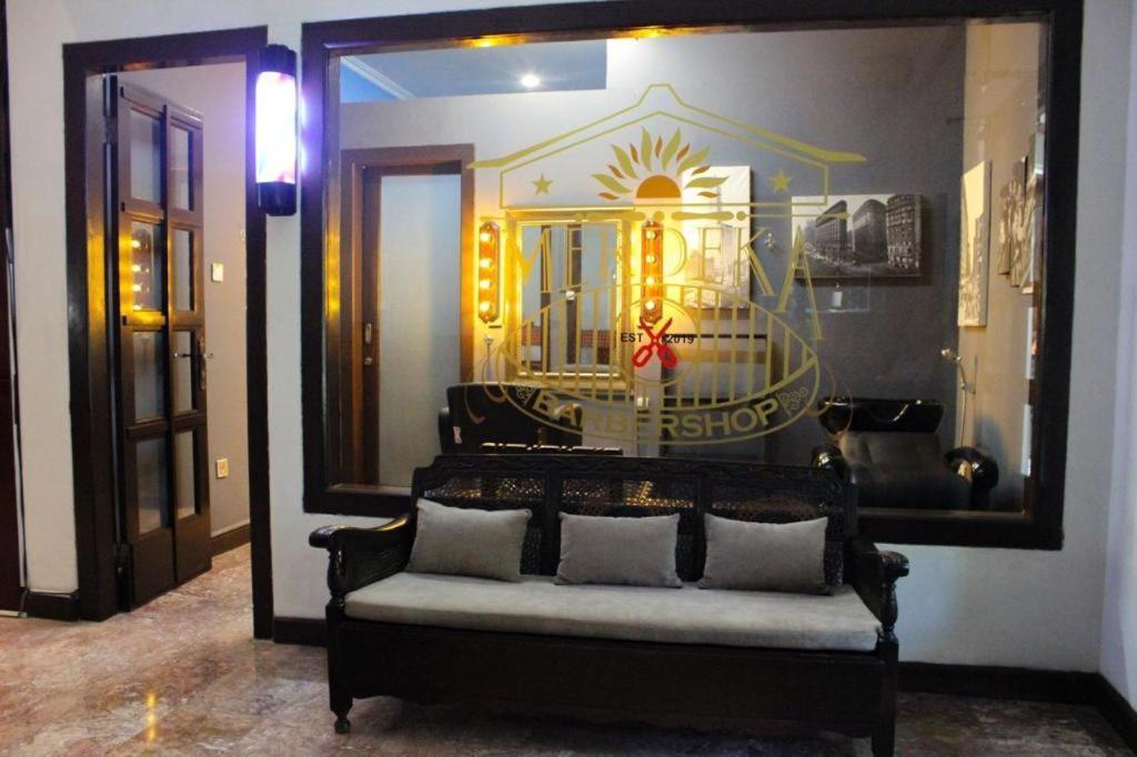 Hotel Merdeka Kediri Kediri  Zewnętrze zdjęcie