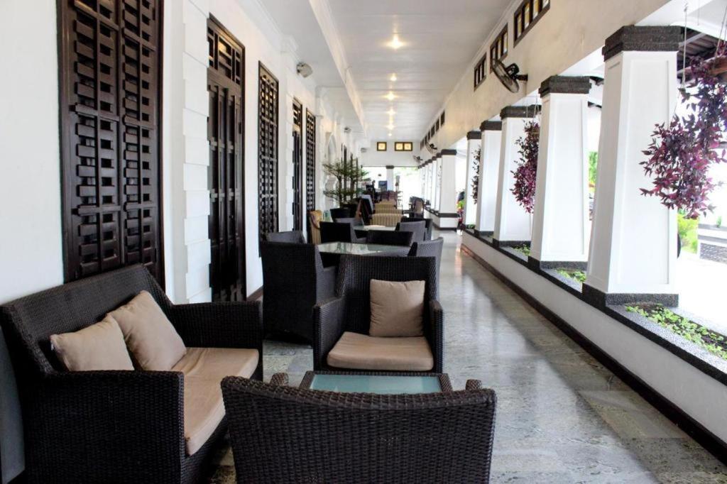 Hotel Merdeka Kediri Kediri  Zewnętrze zdjęcie