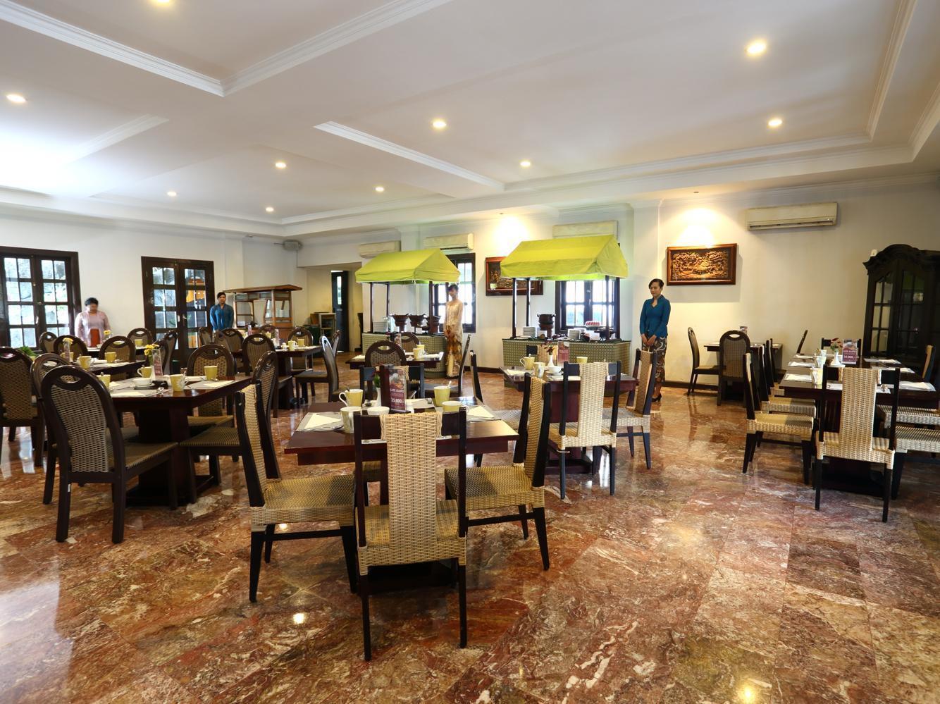 Hotel Merdeka Kediri Kediri  Zewnętrze zdjęcie