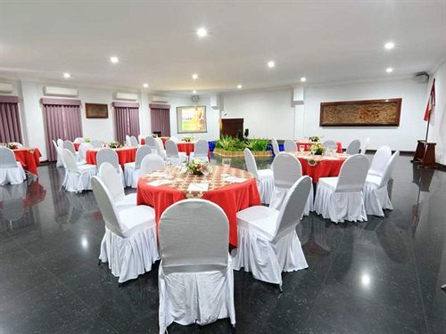 Hotel Merdeka Kediri Kediri  Zewnętrze zdjęcie