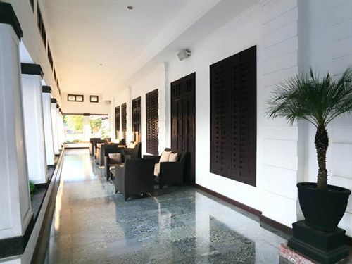 Hotel Merdeka Kediri Kediri  Zewnętrze zdjęcie