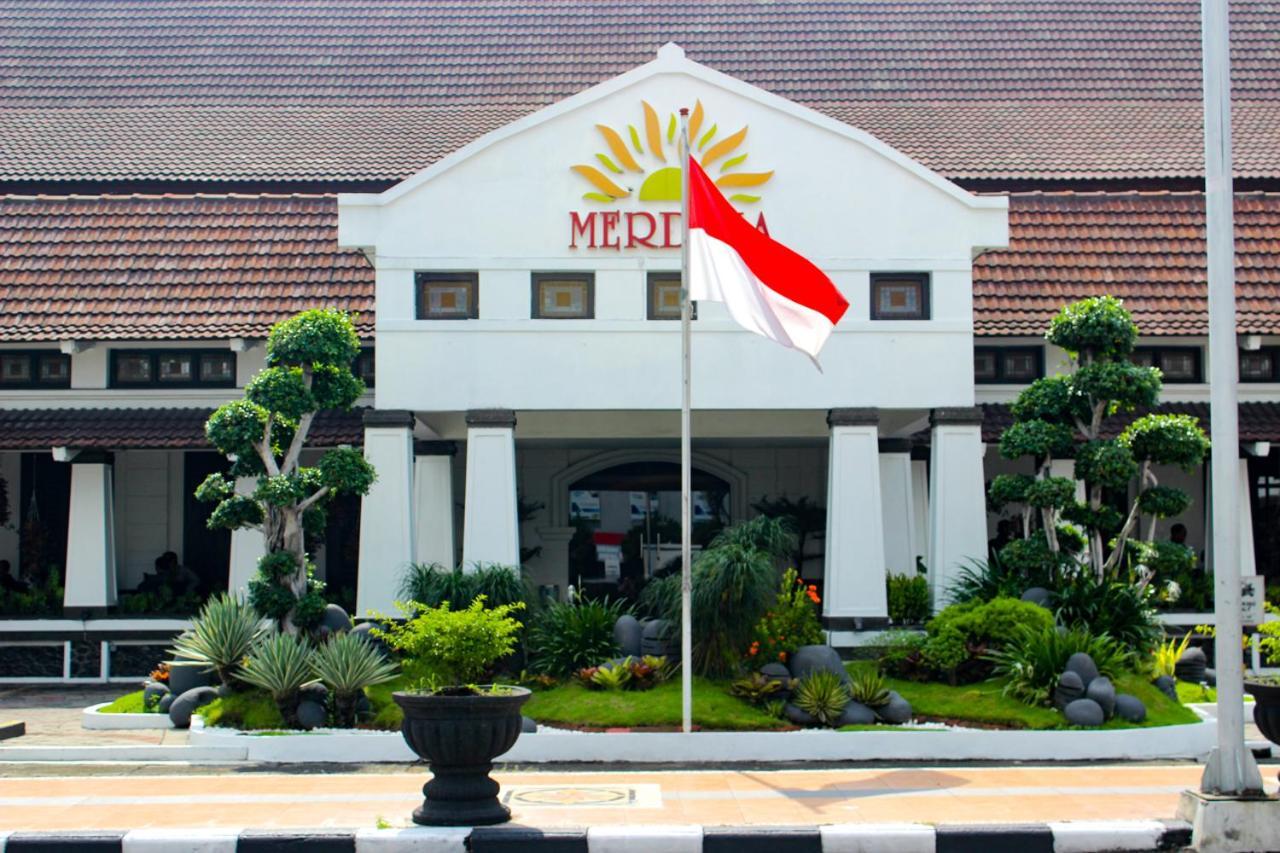 Hotel Merdeka Kediri Kediri  Zewnętrze zdjęcie