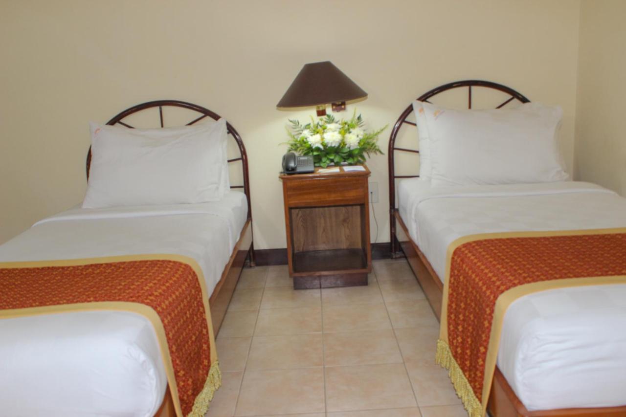 Hotel Merdeka Kediri Kediri  Zewnętrze zdjęcie