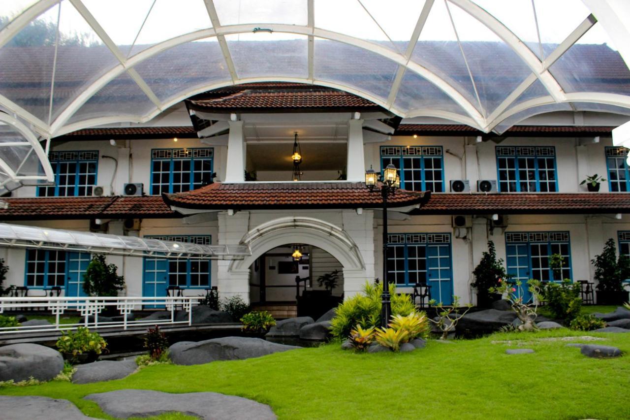 Hotel Merdeka Kediri Kediri  Zewnętrze zdjęcie