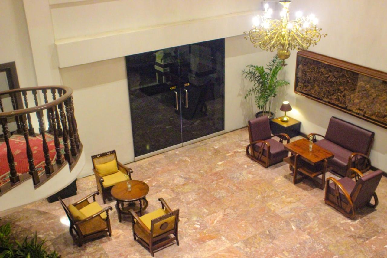 Hotel Merdeka Kediri Kediri  Zewnętrze zdjęcie