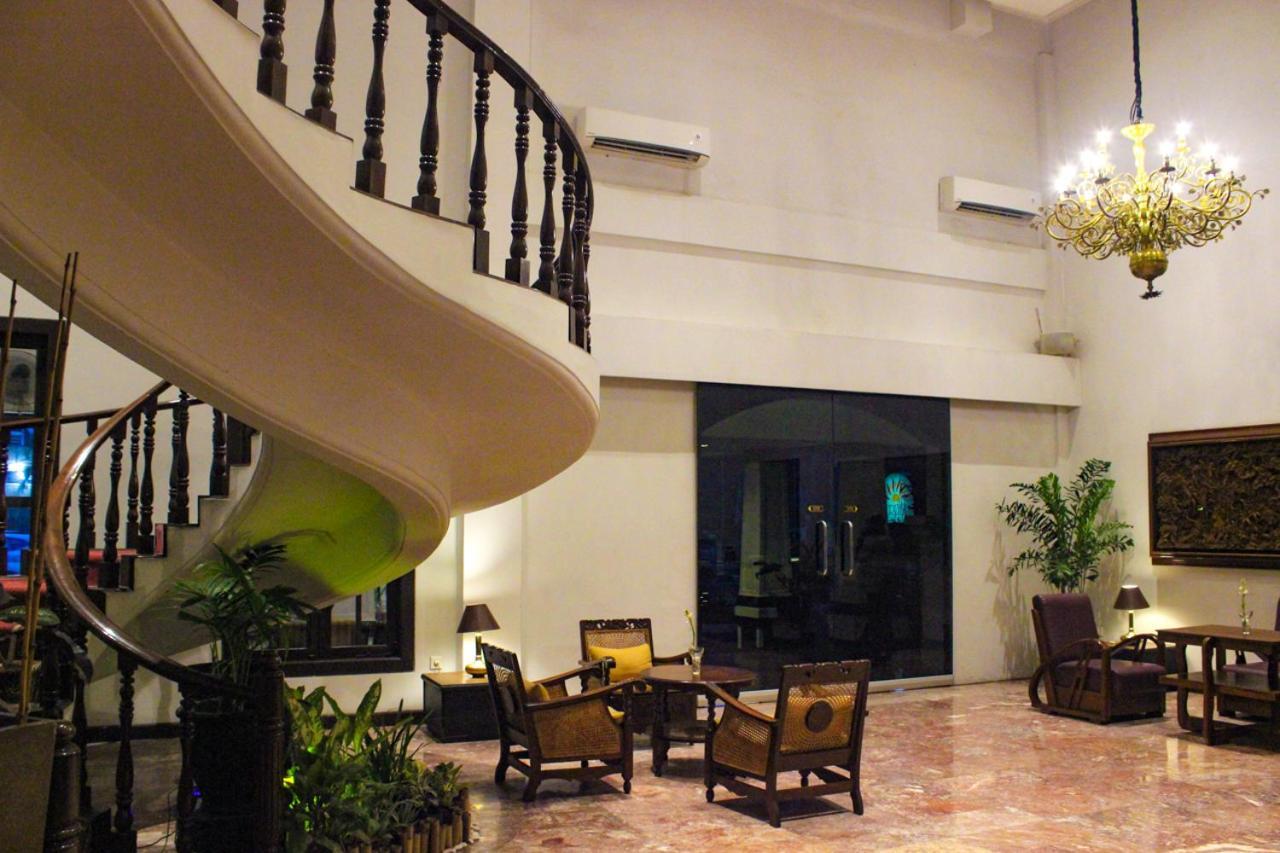 Hotel Merdeka Kediri Kediri  Zewnętrze zdjęcie
