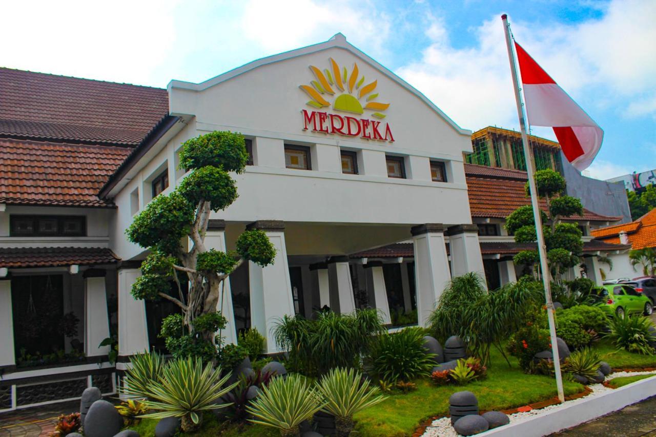 Hotel Merdeka Kediri Kediri  Zewnętrze zdjęcie