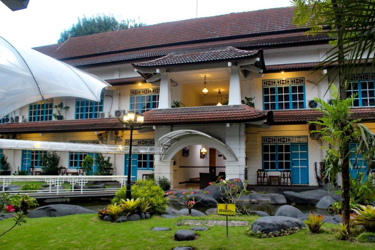 Hotel Merdeka Kediri Kediri  Zewnętrze zdjęcie