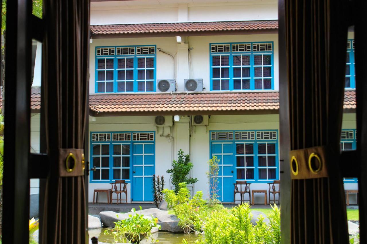 Hotel Merdeka Kediri Kediri  Zewnętrze zdjęcie
