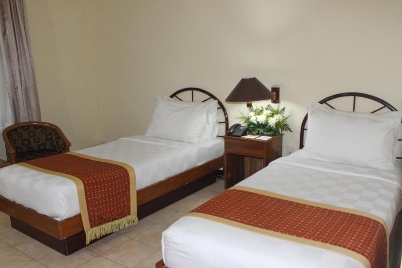 Hotel Merdeka Kediri Kediri  Zewnętrze zdjęcie